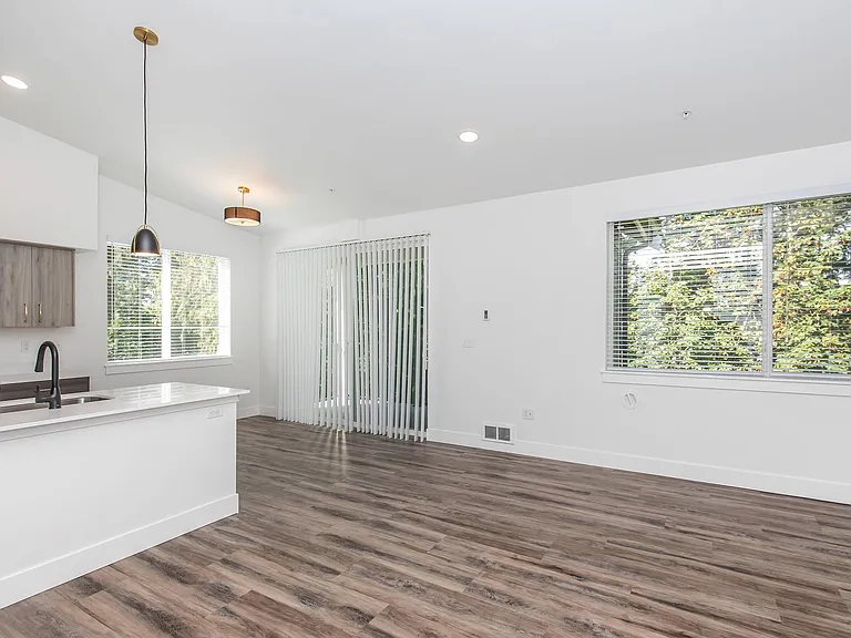 Lakeview Apartments — Photo 40