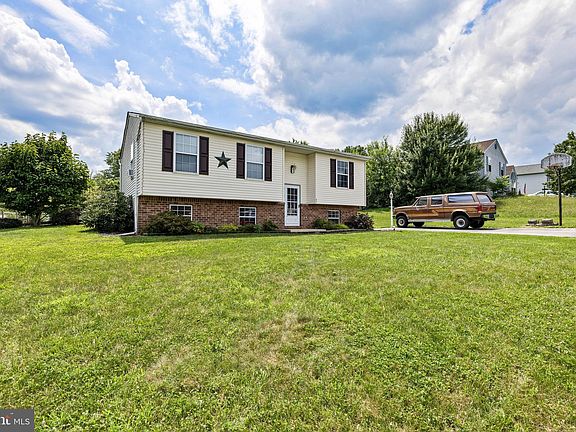 2nd image of 43 Brook Hollow Ave