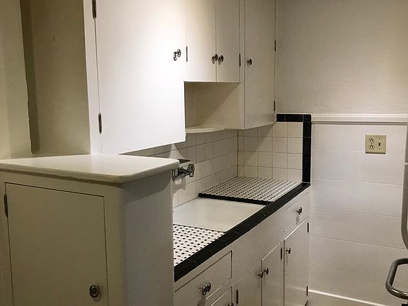 4th image of 330 21st St N APT 3