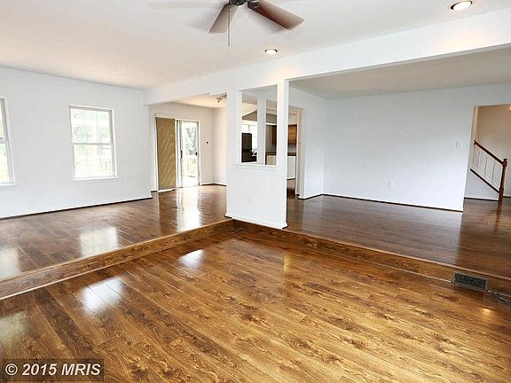 3rd image of 15 Noblewood Ct