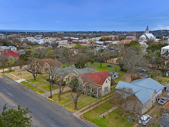 3rd image of 313 W Austin St