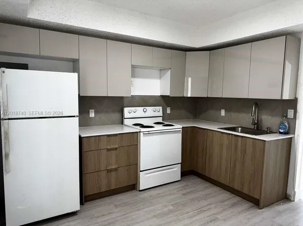 33 Allen Rd, Hollywood, FL 33023