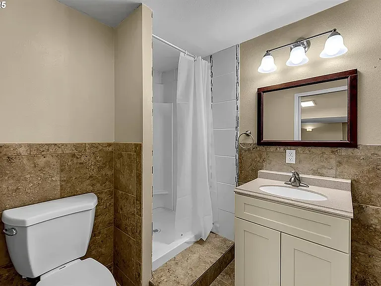 1320 NW Maple Ln #B — Photo 7