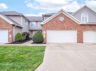 272 English Lakes Blvd, Amherst, OH