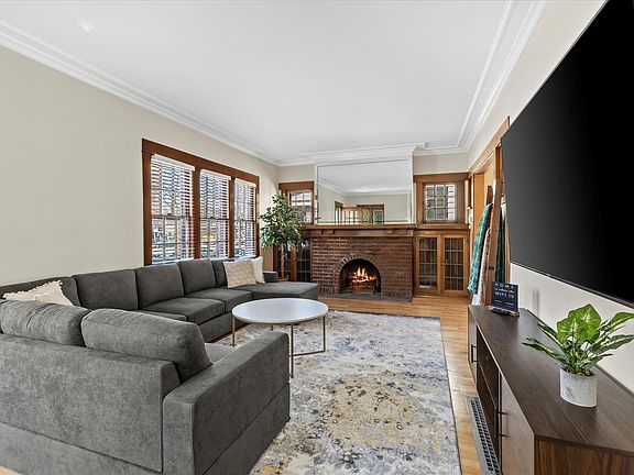 2nd image of 2015 E Kenwood Blvd