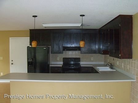 5th image of 299 Fox Brier Dr