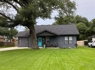 711 4th St, Sealy, TX 77474