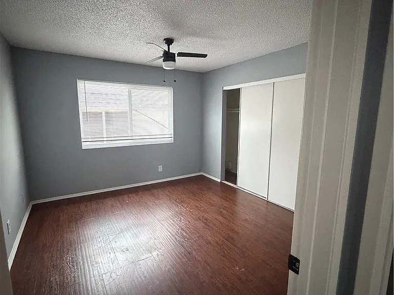 2559 Yorkshire Way — Photo 9