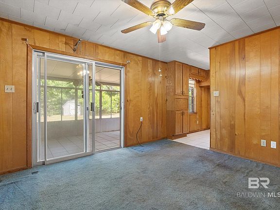 4th image of 8070 Oak Hill Dr