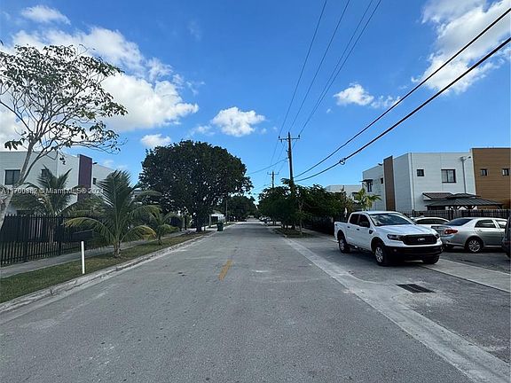 4th image of 962 NW 10th St