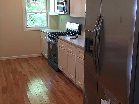 2nd image of 15 Chase St