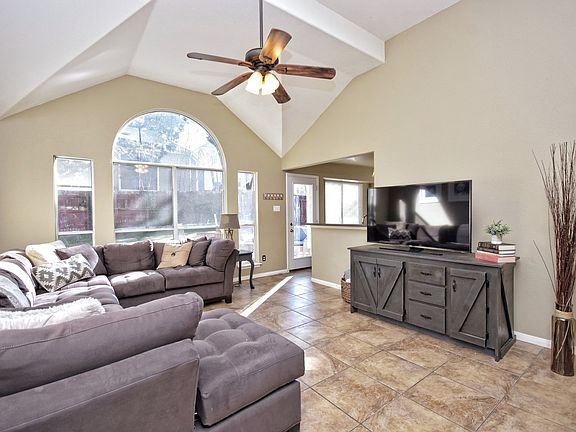 5th image of 1002 Cashew Ln