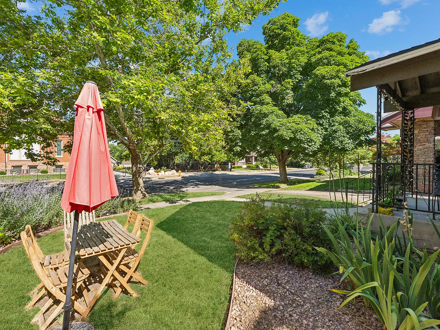 2 bed, 1296 sqft, $1,900 — Photo 3