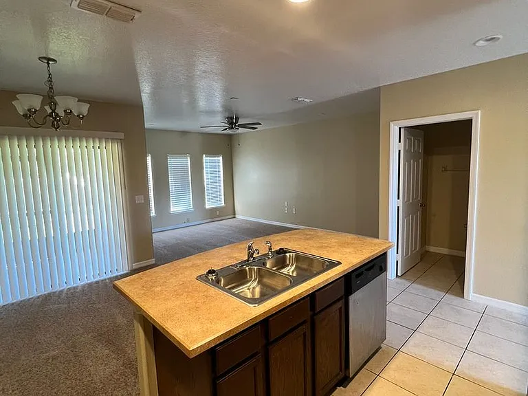 2202 Seven Oaks Dr — Photo 9