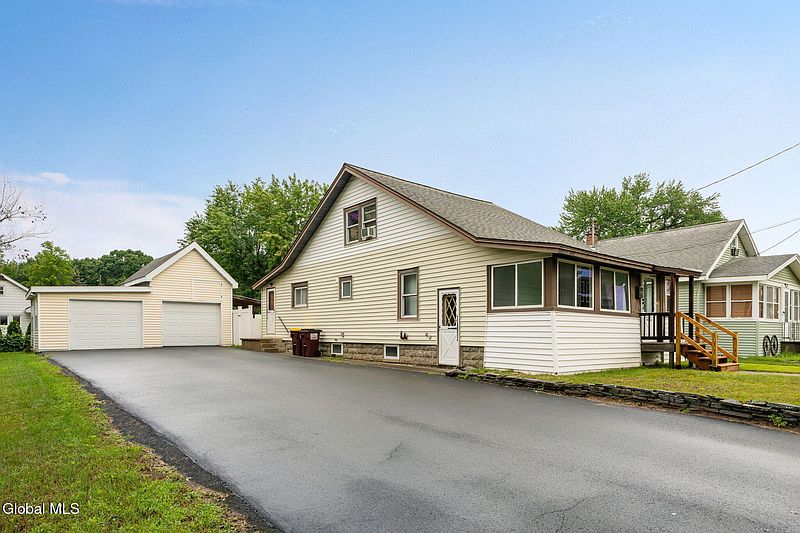 3rd image of 39 Fern Avenue
