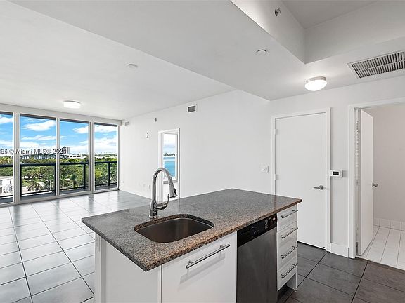 3rd image of 888 Biscayne Blvd APT 611