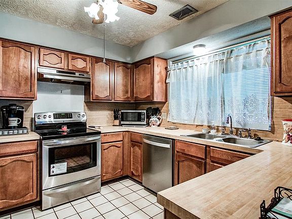 4th image of 709 Briar Creek Dr