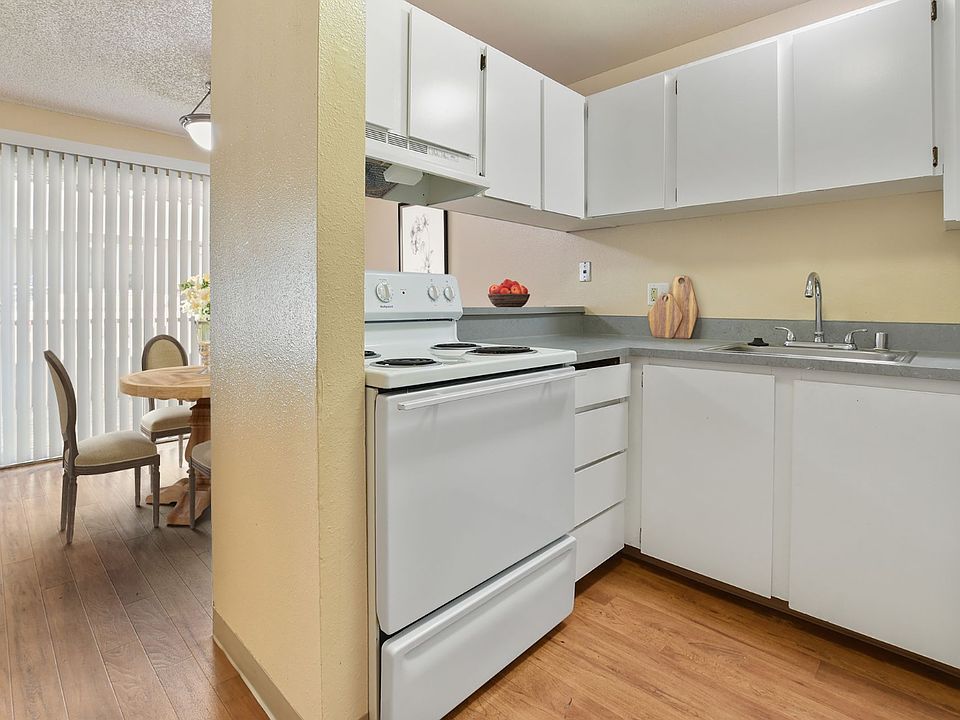 2nd image of 1808 S 311th Pl #18-04
