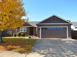 1021 S 1st St, Cottage Grove, OR 97424