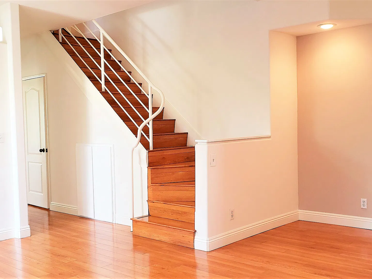 3 bed, 1320 sqft, $3,795 — Photo 2
