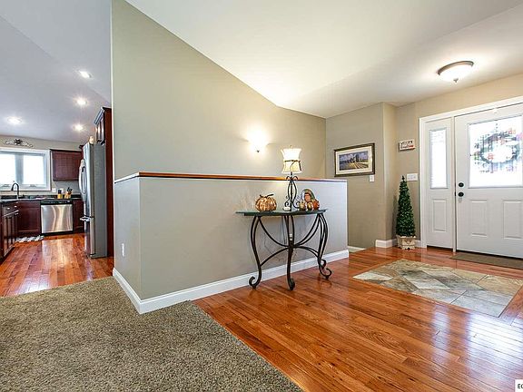 3rd image of 183 Lezlie Dr