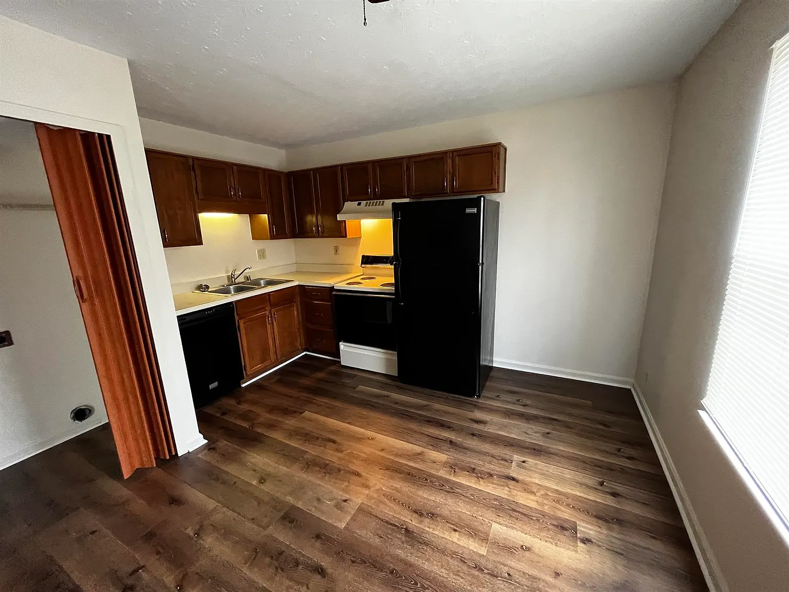 2 bed, $975 — Photo 2