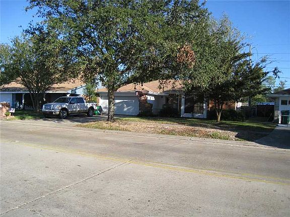 2nd image of 2704 Cambridge Dr