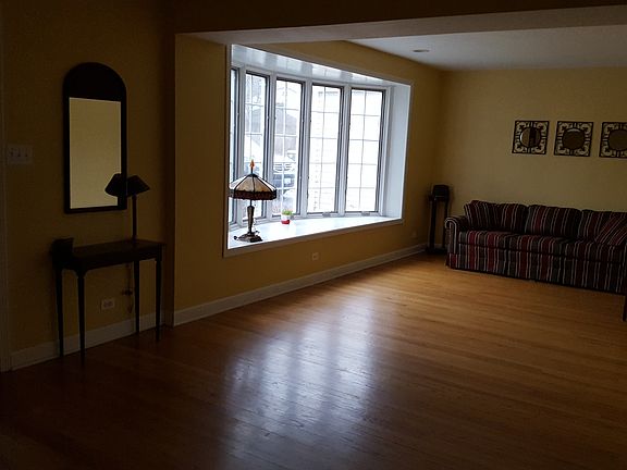 4th image of 626 E Lynden Ln