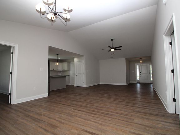 4th image of 179 Langley Dr