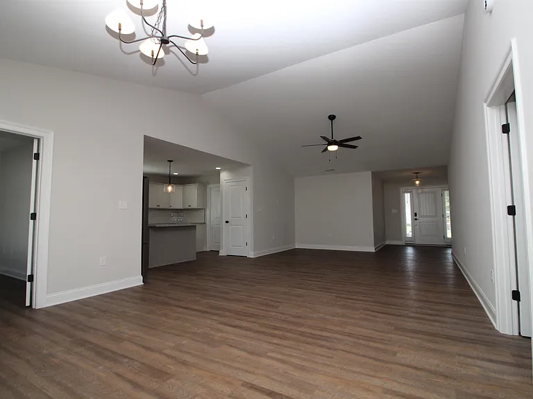 179 Langley Dr — Photo 4
