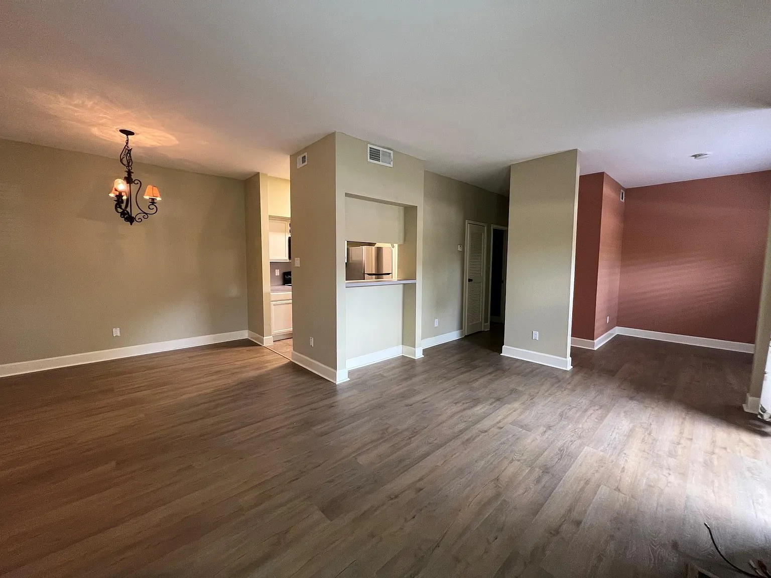 1 bed, 1.0 bath, 891 sqft, $1,250 — Photo 3