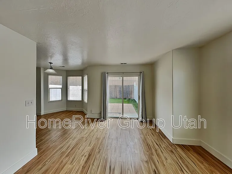 238 N Bliss Ct — Photo 5