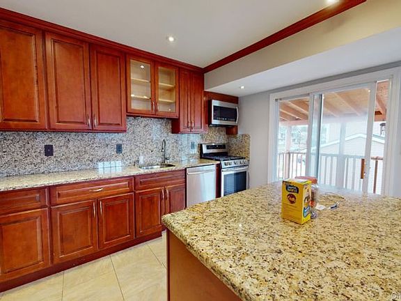 4th image of 511 Freeman Ave