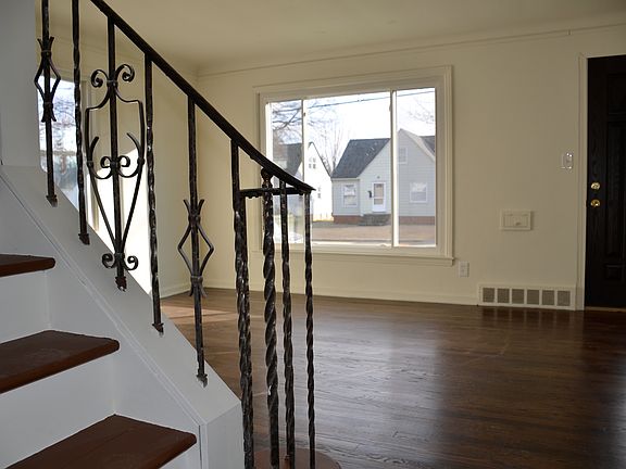 4th image of 5166 W 6th St