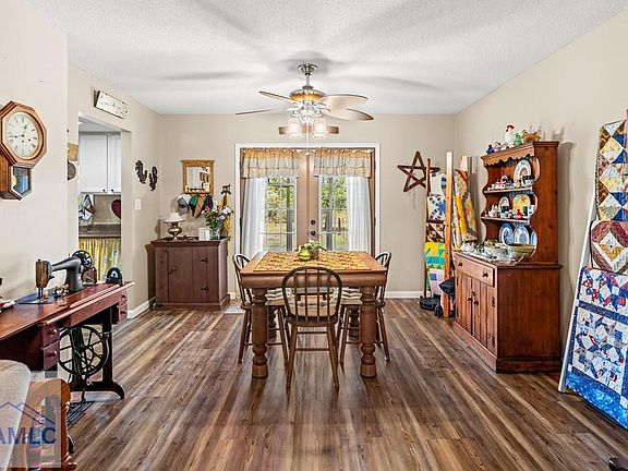 5th image of 315 Jeanies Rd