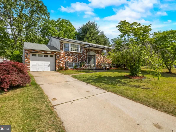 1052 Standish Dr, Turnersville, NJ 08012