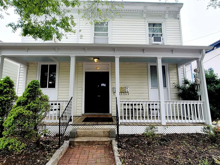 516 S Pine St — Photo 1