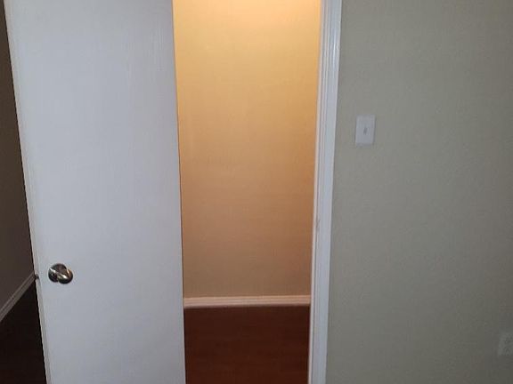 4th image of 8039 Ashwood Pointe