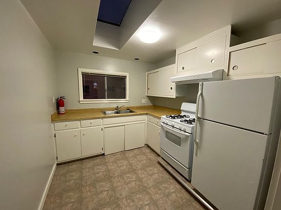 4th image of 2111 Vine St Suite B
