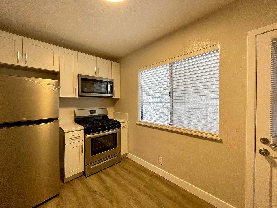 1st image of 105 Roswell Ave APT 3