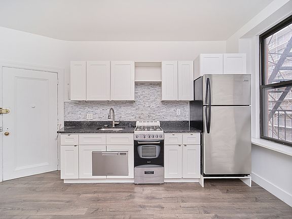3rd image of 223 E 88th St #31