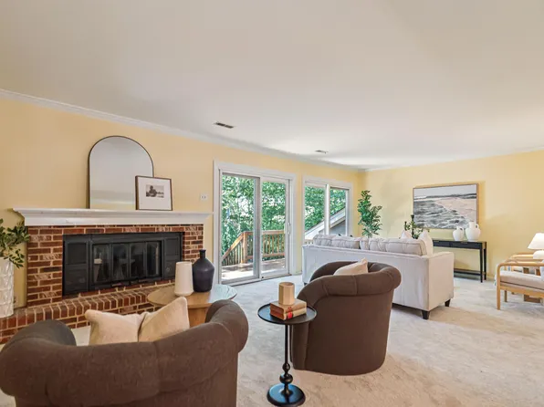 1523 Woodcroft Dr, Raleigh, NC 27609