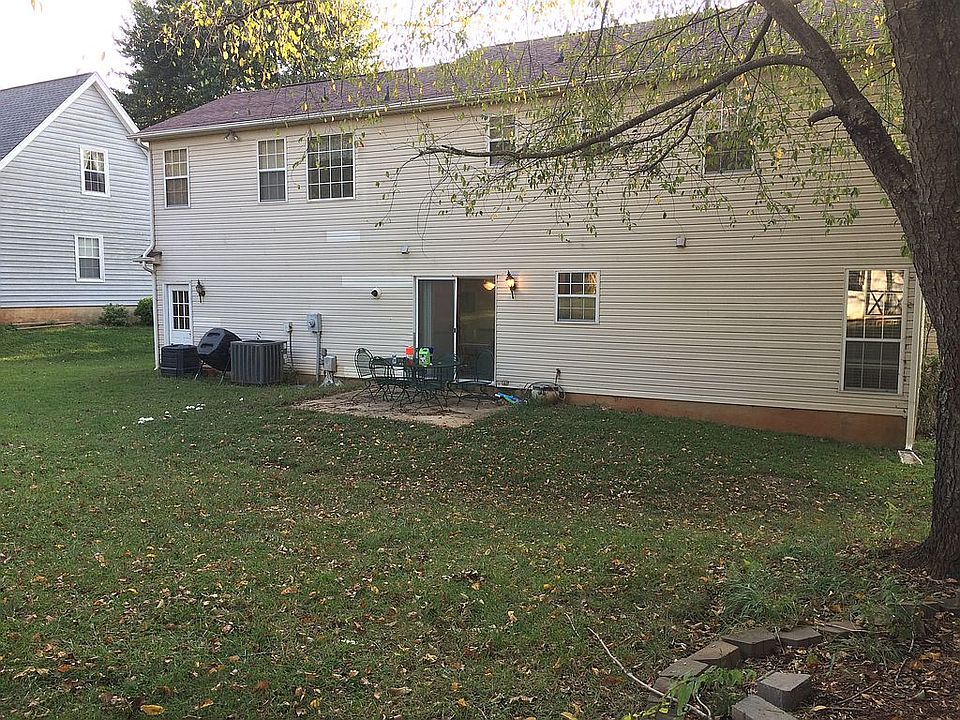 2nd image of 498 Debra Cir SW
