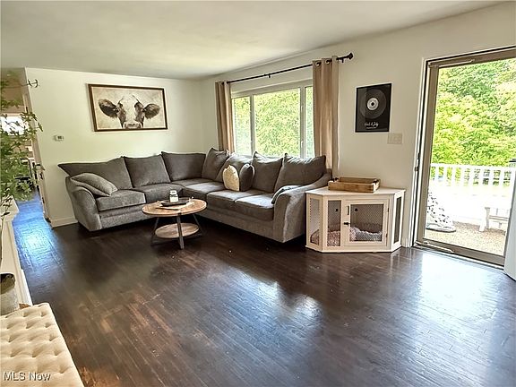 3rd image of 250 Crystal Ln