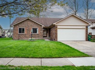 26178 Fairwood Dr, Chesterfield, MI 48051