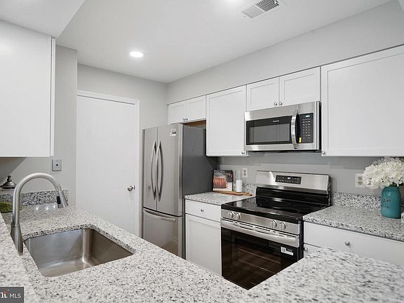 5th image of 7711 Lafayette Forest Dr APT 22