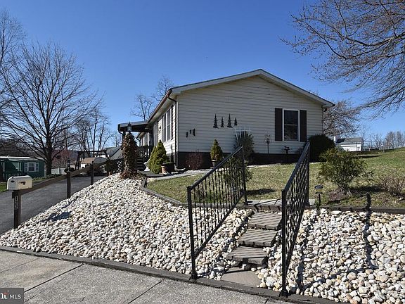 4th image of 122 Cherry Ln