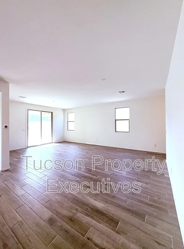 3 bed, 2.0 bath, 1500 sqft, $2,500 — Photo 4