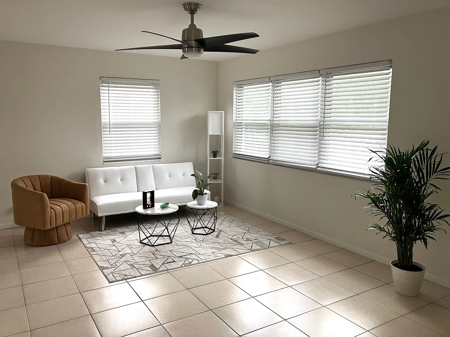 3 bed, 1189 sqft, $2,990 — Photo 3