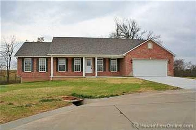 1st image of 301 Oak Creek Dr